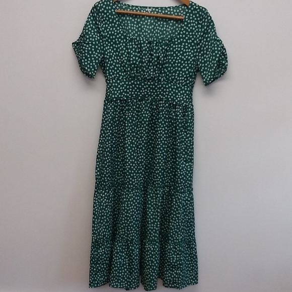 Tiered Emerald Green and White Floral Dress - Picture 13 of 13